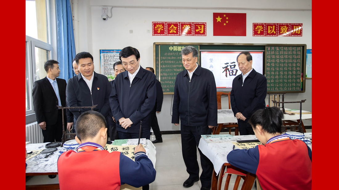 王滬寧在新疆調(diào)研時強調(diào) 堅持鑄牢中華民族共同體意識主線 在中國式現(xiàn)代化進(jìn)程中更好建設(shè)美麗新疆